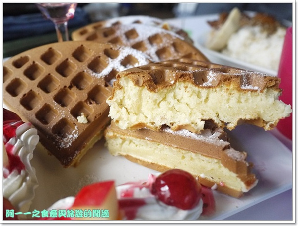 小熊書房：宜蘭冬山 小熊書房(梅花湖總店) 雞腿排&鬆餅～湖景包圍的幸福下午茶