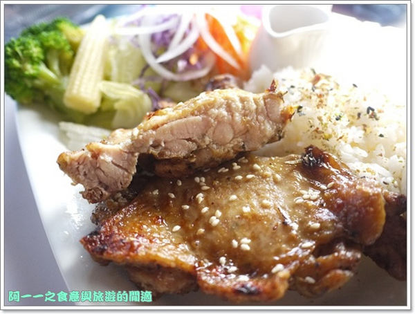 小熊書房：宜蘭冬山 小熊書房(梅花湖總店) 雞腿排&鬆餅～湖景包圍的幸福下午茶