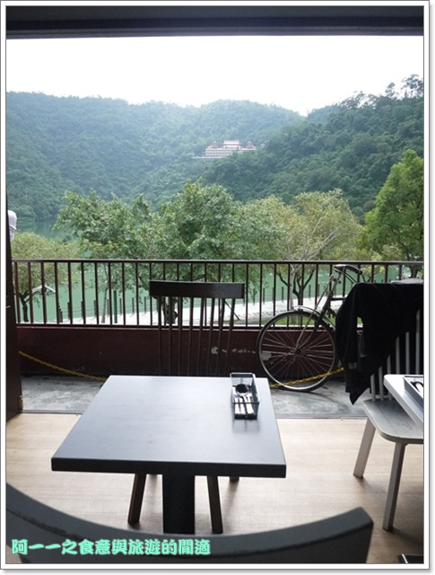 小熊書房：宜蘭冬山 小熊書房(梅花湖總店) 雞腿排&鬆餅～湖景包圍的幸福下午茶