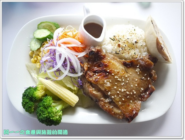 小熊書房：宜蘭冬山 小熊書房(梅花湖總店) 雞腿排&鬆餅～湖景包圍的幸福下午茶