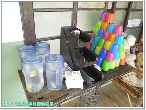 小熊書房：宜蘭冬山 小熊書房(梅花湖總店) 雞腿排&鬆餅～湖景包圍的幸福下午茶