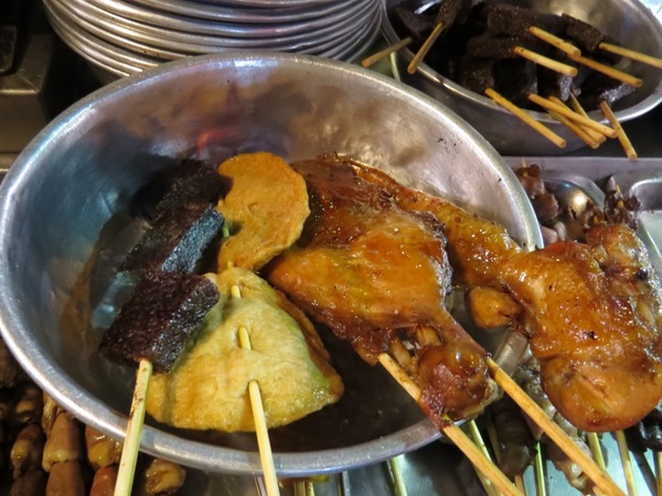 六合夜市：【高雄六合夜市】必嚐四小吃:莊記海鮮粥&烤肉之家&鄭老牌木瓜牛奶&東山鴨頭