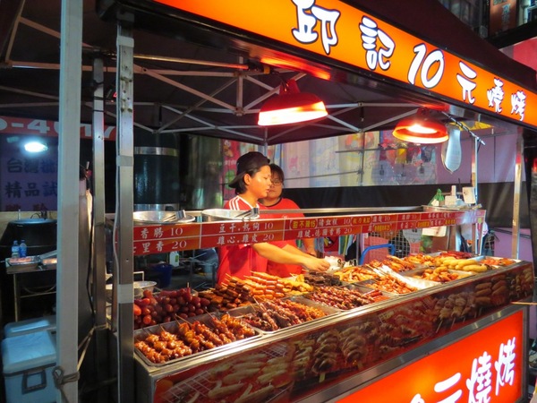 六合夜市：【高雄六合夜市】必嚐四小吃:莊記海鮮粥&烤肉之家&鄭老牌木瓜牛奶&東山鴨頭