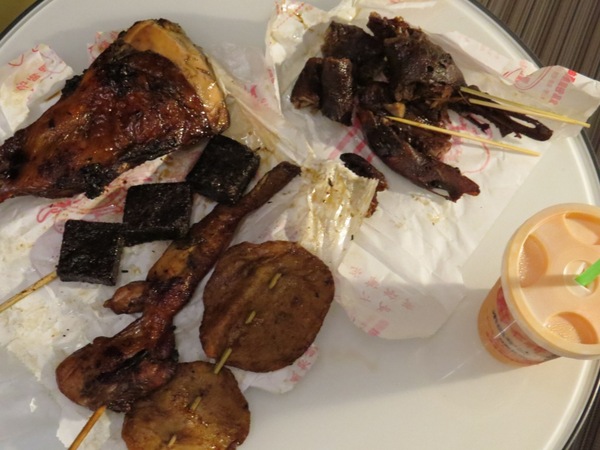 六合夜市：【高雄六合夜市】必嚐四小吃:莊記海鮮粥&烤肉之家&鄭老牌木瓜牛奶&東山鴨頭