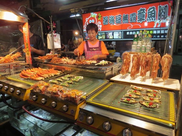 六合夜市：【高雄六合夜市】必嚐四小吃:莊記海鮮粥&烤肉之家&鄭老牌木瓜牛奶&東山鴨頭