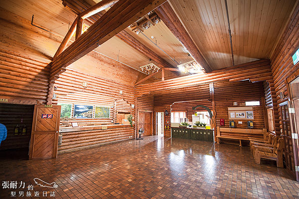 中間遊客中心內部 拷貝.jpg