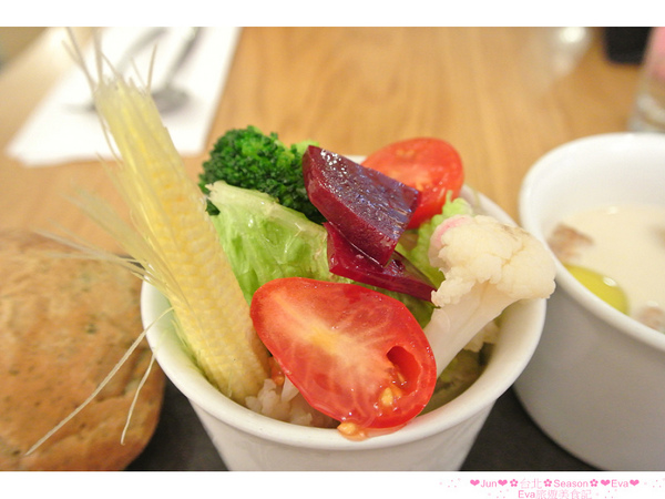 SEASON Cuisine Pâtissiartism:【食記】oO。。台北 大直 Season Cuisine Pâtissiartism 原來甜點也可以做的那麼浪漫!玫瑰花束蛋糕好美麗~o○。
