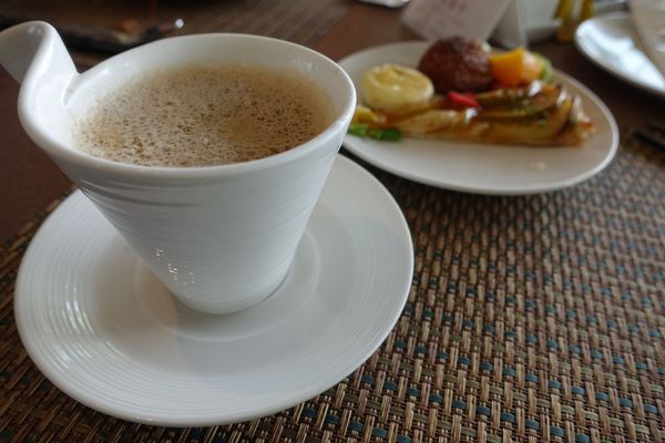 日月行館觀光國際酒店：(胖樺食記)南投縣六星級” 日月潭‧日月行館國際觀光酒店” 。貴婦下午茶佐以無敵湖光山色美景。