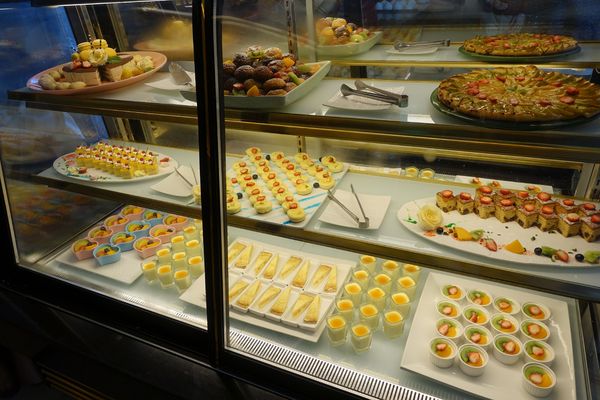 日月行館觀光國際酒店：(胖樺食記)南投縣六星級” 日月潭‧日月行館國際觀光酒店” 。貴婦下午茶佐以無敵湖光山色美景。