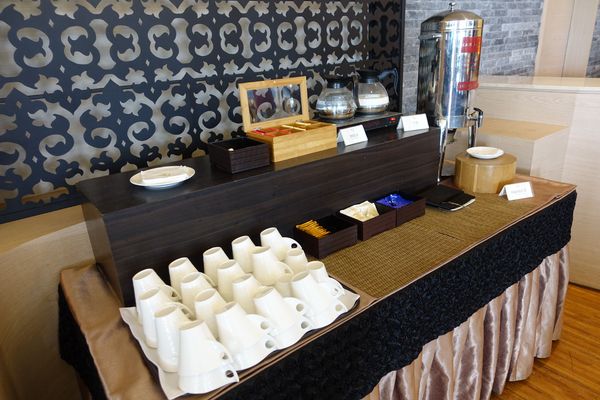 日月行館觀光國際酒店：(胖樺食記)南投縣六星級” 日月潭‧日月行館國際觀光酒店” 。貴婦下午茶佐以無敵湖光山色美景。