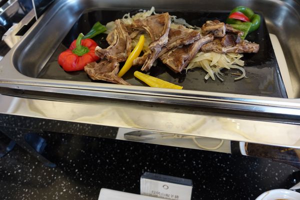 日月行館觀光國際酒店：(胖樺食記)南投縣六星級” 日月潭‧日月行館國際觀光酒店” 。貴婦下午茶佐以無敵湖光山色美景。