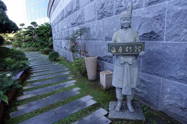 日月行館觀光國際酒店：(胖樺食記)南投縣六星級” 日月潭‧日月行館國際觀光酒店” 。貴婦下午茶佐以無敵湖光山色美景。