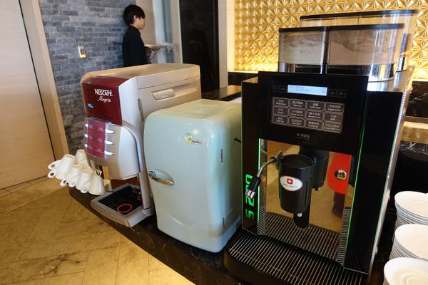 日月行館觀光國際酒店：(胖樺食記)南投縣六星級” 日月潭‧日月行館國際觀光酒店” 。貴婦下午茶佐以無敵湖光山色美景。