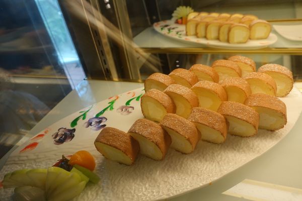 日月行館觀光國際酒店：(胖樺食記)南投縣六星級” 日月潭‧日月行館國際觀光酒店” 。貴婦下午茶佐以無敵湖光山色美景。