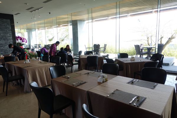 日月行館觀光國際酒店：(胖樺食記)南投縣六星級” 日月潭‧日月行館國際觀光酒店” 。貴婦下午茶佐以無敵湖光山色美景。