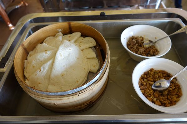 日月行館觀光國際酒店：(胖樺食記)南投縣六星級” 日月潭‧日月行館國際觀光酒店” 。貴婦下午茶佐以無敵湖光山色美景。