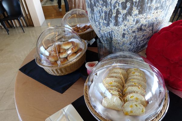 日月行館觀光國際酒店：(胖樺食記)南投縣六星級” 日月潭‧日月行館國際觀光酒店” 。貴婦下午茶佐以無敵湖光山色美景。