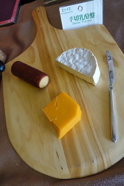 日月行館觀光國際酒店：(胖樺食記)南投縣六星級” 日月潭‧日月行館國際觀光酒店” 。貴婦下午茶佐以無敵湖光山色美景。