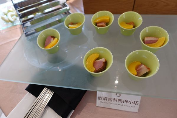 日月行館觀光國際酒店：(胖樺食記)南投縣六星級” 日月潭‧日月行館國際觀光酒店” 。貴婦下午茶佐以無敵湖光山色美景。