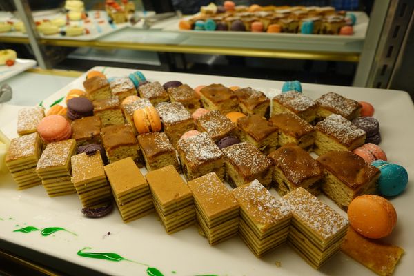 日月行館觀光國際酒店：(胖樺食記)南投縣六星級” 日月潭‧日月行館國際觀光酒店” 。貴婦下午茶佐以無敵湖光山色美景。