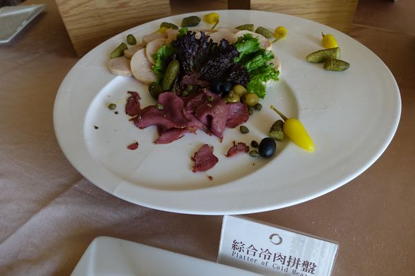 日月行館觀光國際酒店：(胖樺食記)南投縣六星級” 日月潭‧日月行館國際觀光酒店” 。貴婦下午茶佐以無敵湖光山色美景。