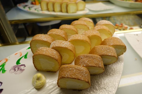 日月行館觀光國際酒店：(胖樺食記)南投縣六星級” 日月潭‧日月行館國際觀光酒店” 。貴婦下午茶佐以無敵湖光山色美景。