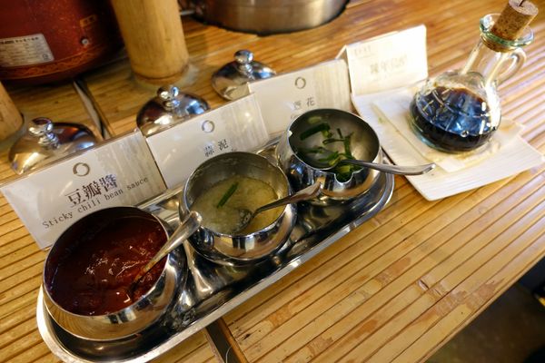 日月行館觀光國際酒店：(胖樺食記)南投縣六星級” 日月潭‧日月行館國際觀光酒店” 。貴婦下午茶佐以無敵湖光山色美景。