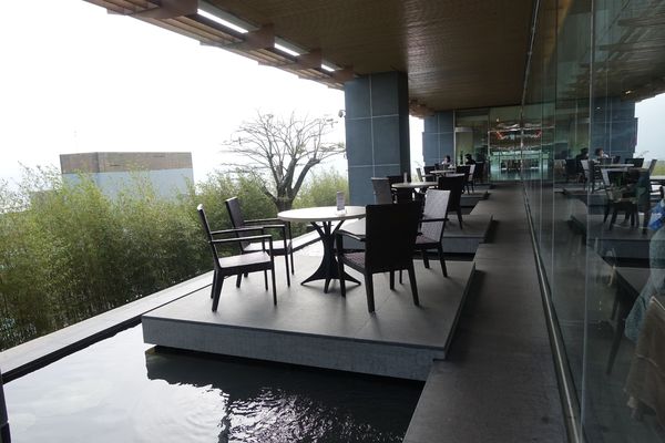 日月行館觀光國際酒店：(胖樺食記)南投縣六星級” 日月潭‧日月行館國際觀光酒店” 。貴婦下午茶佐以無敵湖光山色美景。