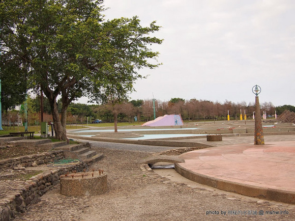 冬山河親水公園:【景點】宜蘭冬山河親水公園@五結 : 沒有水的親水公園,也可是可以來走走運動的啦