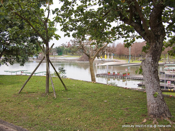 冬山河親水公園:【景點】宜蘭冬山河親水公園@五結 : 沒有水的親水公園,也可是可以來走走運動的啦