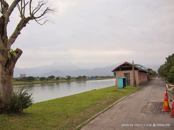 冬山河親水公園:【景點】宜蘭冬山河親水公園@五結 : 沒有水的親水公園,也可是可以來走走運動的啦
