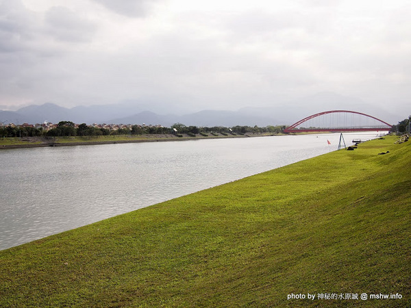 冬山河親水公園:【景點】宜蘭冬山河親水公園@五結 : 沒有水的親水公園,也可是可以來走走運動的啦