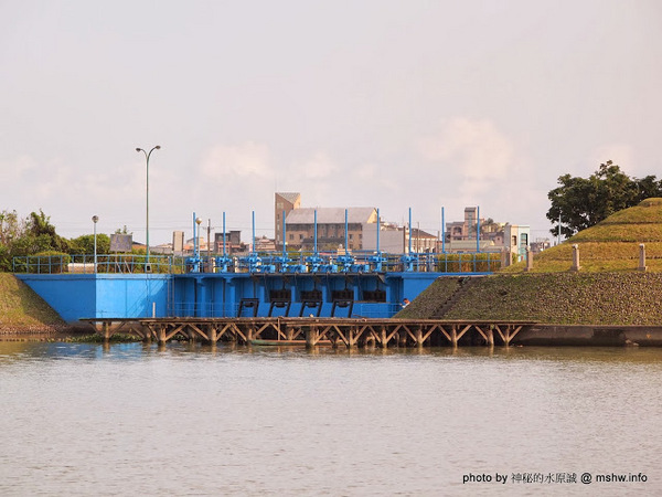 冬山河親水公園:【景點】宜蘭冬山河親水公園@五結 : 沒有水的親水公園,也可是可以來走走運動的啦