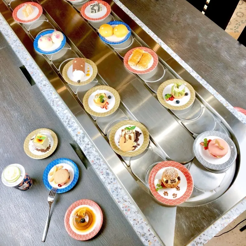 甜點控一定要吃「迴轉甜點」！炎香亭推出全台唯一「迴轉甜點吃到飽」只要388元，甜點控這波要吃到瘋了。