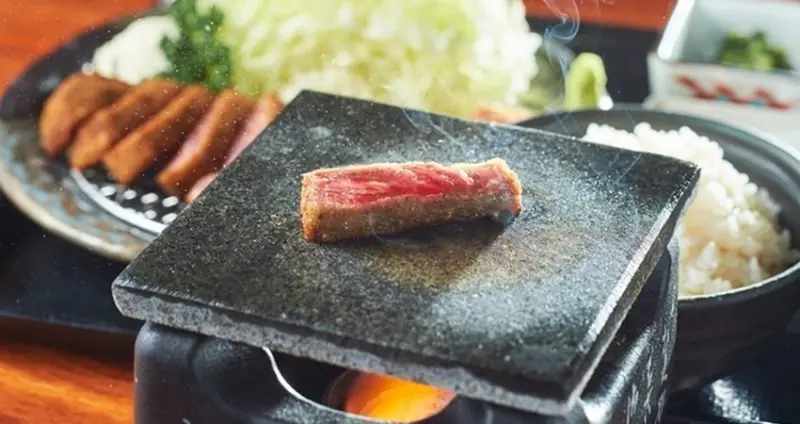 林口三井Outlet美食 炸牛排本村「牛かつもと村」 / WalkerLand窩客島整理提供 未經許可不可轉載