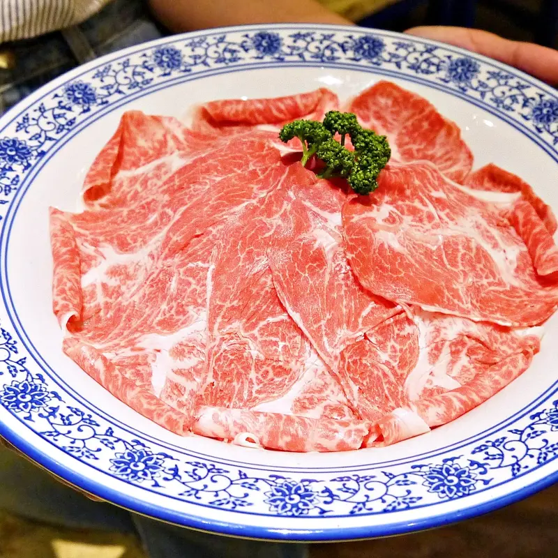 火鍋控真的要吃這鍋！強勢升級版「新這一鍋」推出招牌「神仙牛肉」10元就吃得到，挑戰最高CP值火鍋稱號。