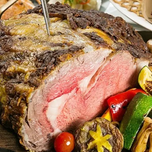 吃到飽控一起挺台灣小農！雨林餐廳推出推出全新菜色「蠔鮮蠔蚌海味季」，再加碼挺「芭樂小農」認購一噸芭樂入菜。