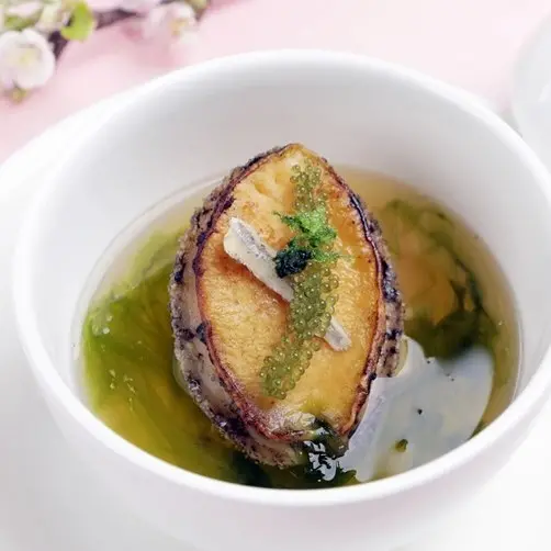 台南人搶先吃一波！台南晶英ROBIN’S鐵板燒推出全新「季節海味搭配和牛雙響宴」，搶攻最強鐵板燒必吃口袋名單。