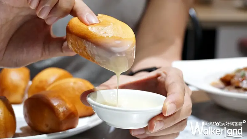 而這次也特別推出老少咸宜的小點「炸仔小饅頭」，以特製大小適中的饅頭下鍋油炸，打造出金黃色的酥脆外皮，沾上邪惡的煉乳堪稱是最誘人的