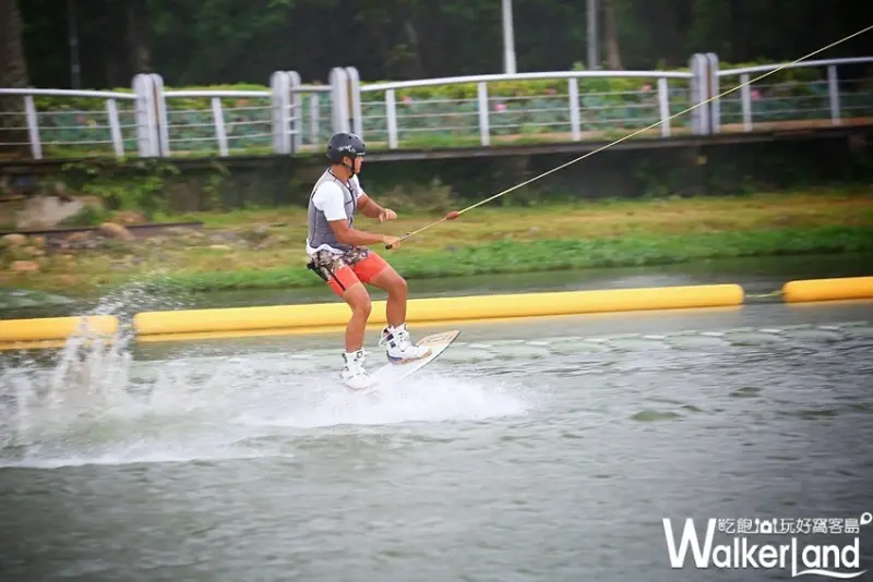 高雄蓮池潭夏季水上活動 纜繩滑水