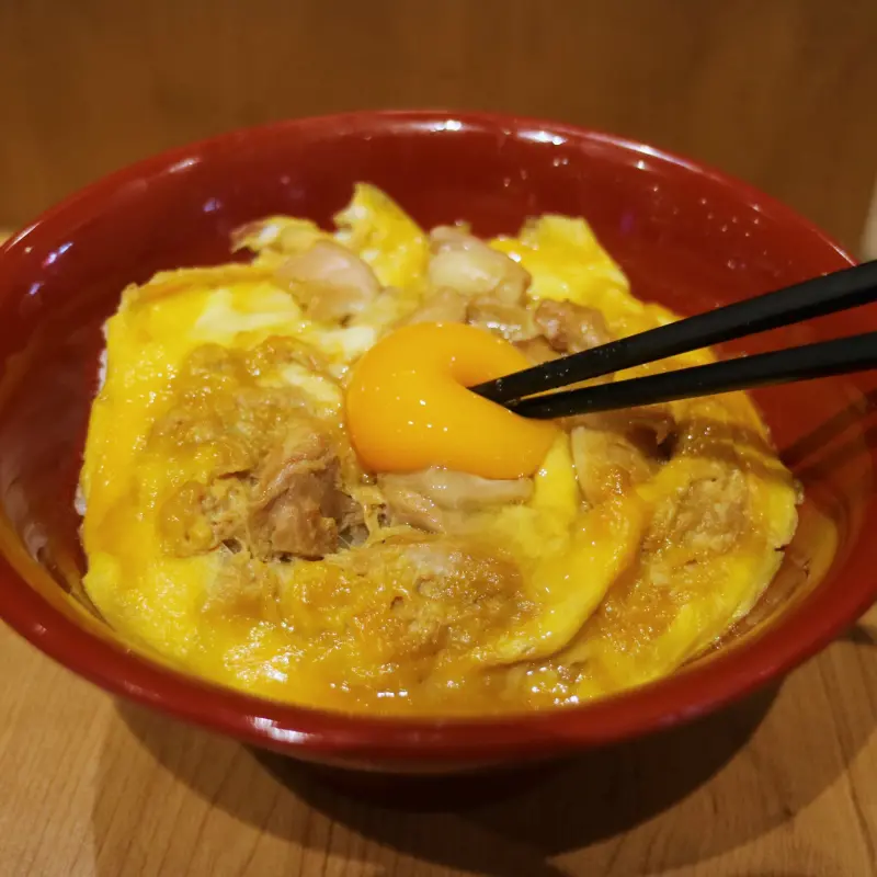 超夯日本親子丼！堪稱名古屋必吃「鳥開親子丼」獨家插旗林口三井，再加碼三日限定「秘傳親子丼」免費請你吃。