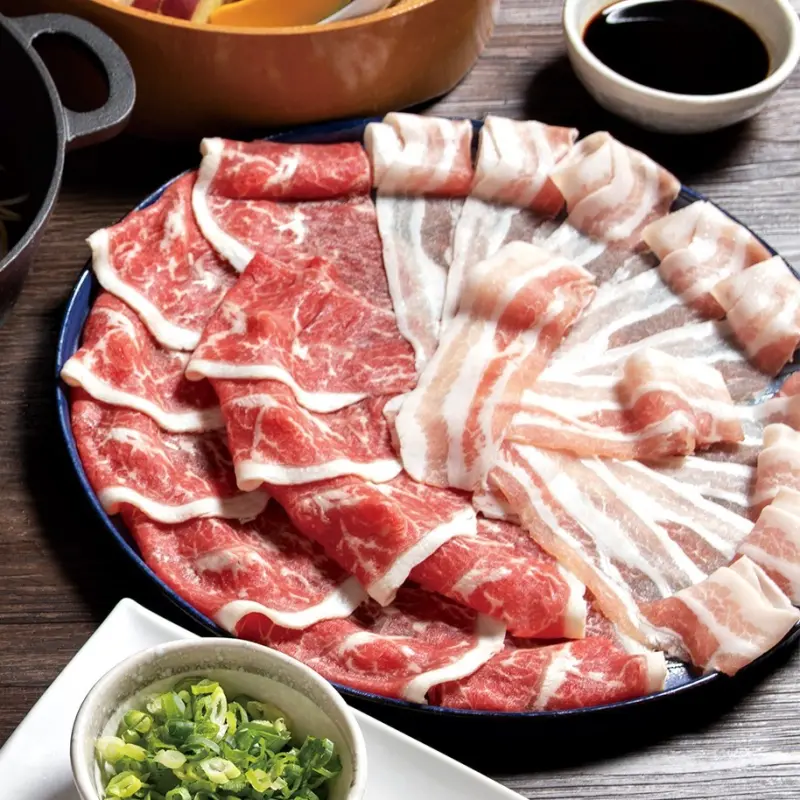 肉肉控都嗨了！燒肉同話強勢推出「四人同行一人免費送肉」聚餐優惠，再加碼「鮭心飯糰」打造最浪漫約會首選。