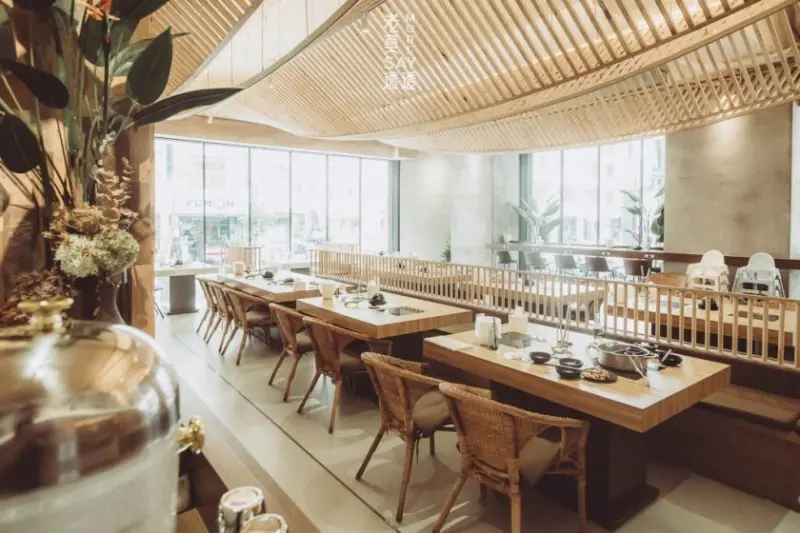 美食窩客 老莫 Say透透。踅透透。 曾在「花花世界鍋物」