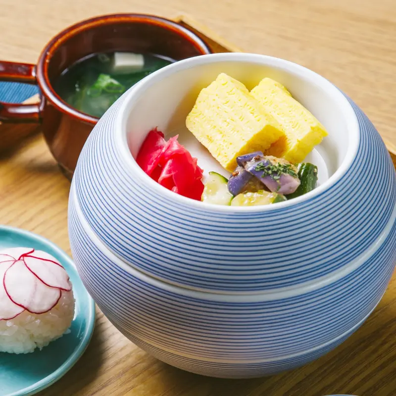 早午餐控準時起床朝聖！內湖蔦屋書店推出「茶屋日式私房早午餐」，獨家「和風鮭魚溫野菜早餐」只在周末吃得到。