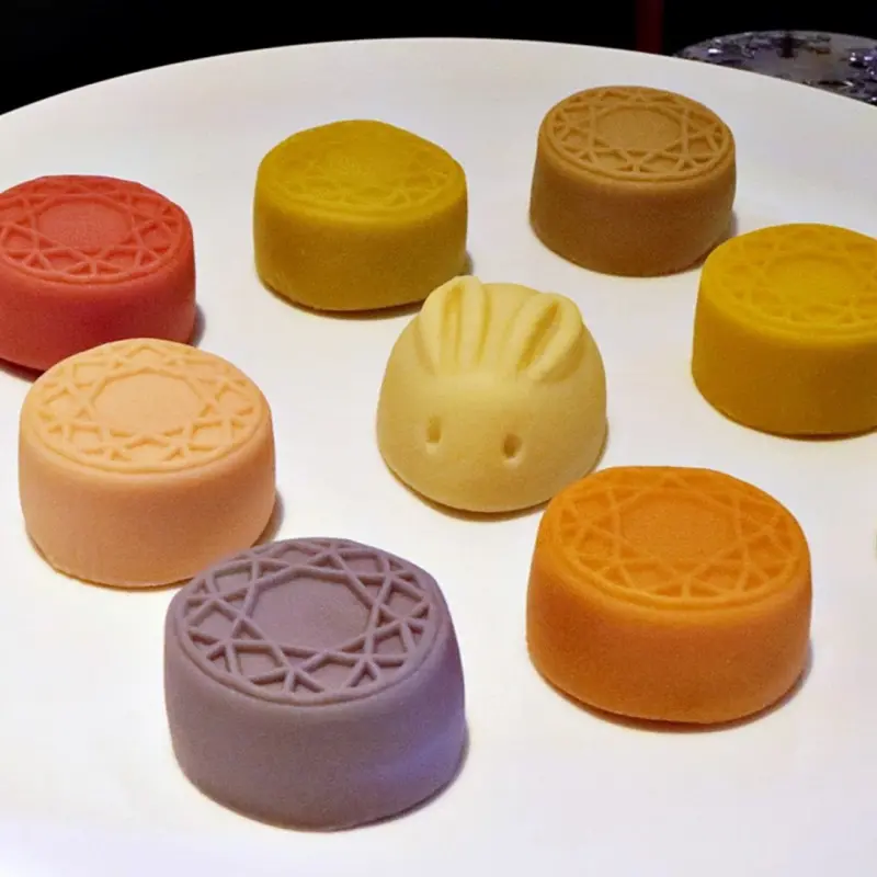 珍珠奶茶變月餅！金格強勢推出「珍珠奶茶、爆漿抹茶芝麻」月餅，時尚級「中秋珠寶月餅禮盒」挑戰中秋月餅極限。