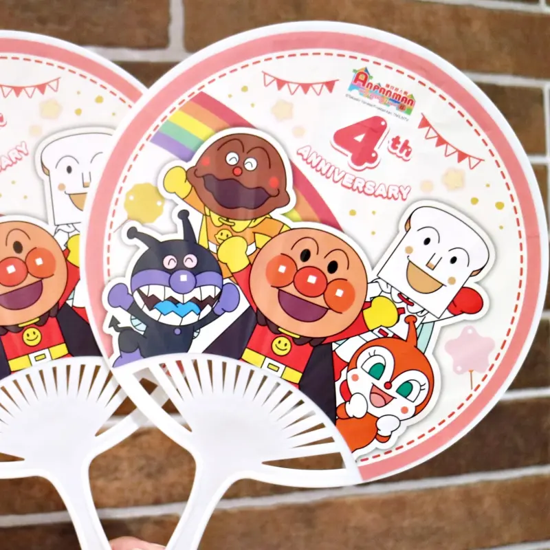 麵包超人旗艦店逛起來！官方唯一授權「麵包超人館 台北」推出獨家限定「麵包超人紀念扇、小小豆豆布偶」粉絲一定要收集。