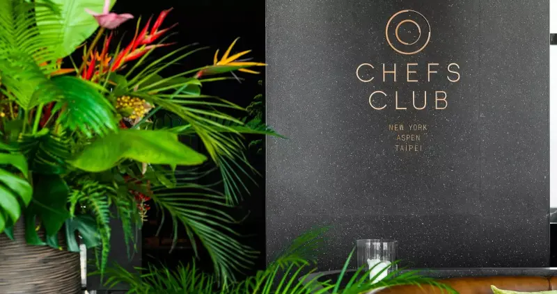 隱身在微風信義的神級餐廳Chefs Club Taipei，沒有固定主廚還能做出米其林餐點，挑動你對味覺與視覺的敏銳神經。