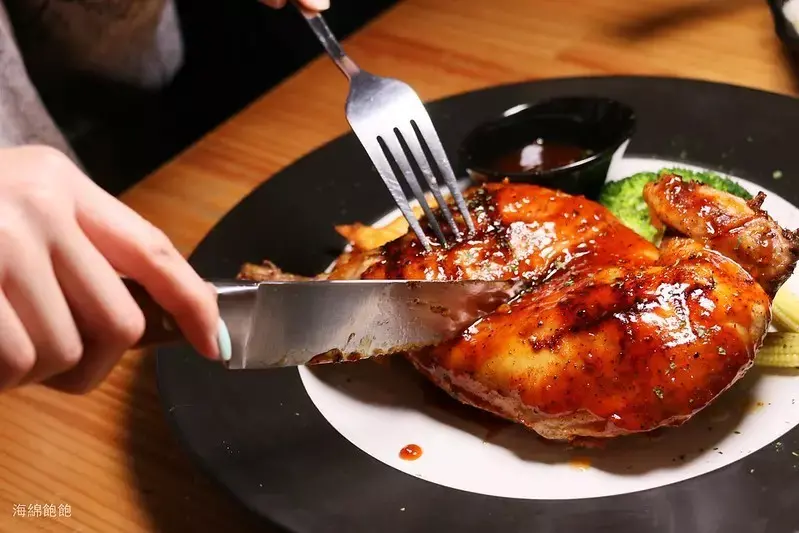 AK12美式小館 /美食窩客 海綿飽飽的鳳梨城堡 提供 未經許可，不得轉載