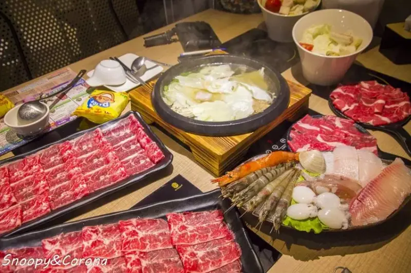 美食窩客 史努比遊樂園 推薦「石都府 石頭火鍋達人 黑毛和牛-龍蝦-帝王蟹 中和店」