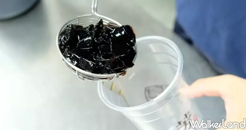 一芳「金鑽鳳梨杏仁露、蜜紅豆粉粿鮮奶」 / WalkerLand窩客島整理提供 未經許可不可轉載